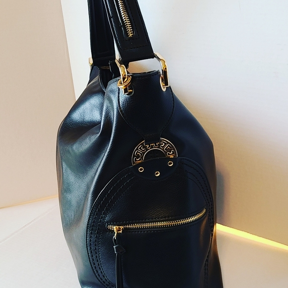 Black Shoulder Bag/Zippers design - Picture 6 of 7